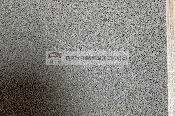 消音降噪材料應(yīng)用在哪些領(lǐng)域？工業(yè)、建筑與家用場(chǎng)景解析